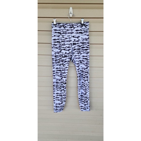 Fabletics Define PowerHold® High-Waisted 7/8 Legging White Tigress - Picture 5 of 10